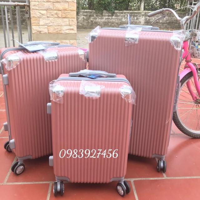 Vali chống xước, chống va đập. Góc và tay đẩy bằng inox ko rỉ. Hàng sẵn kho