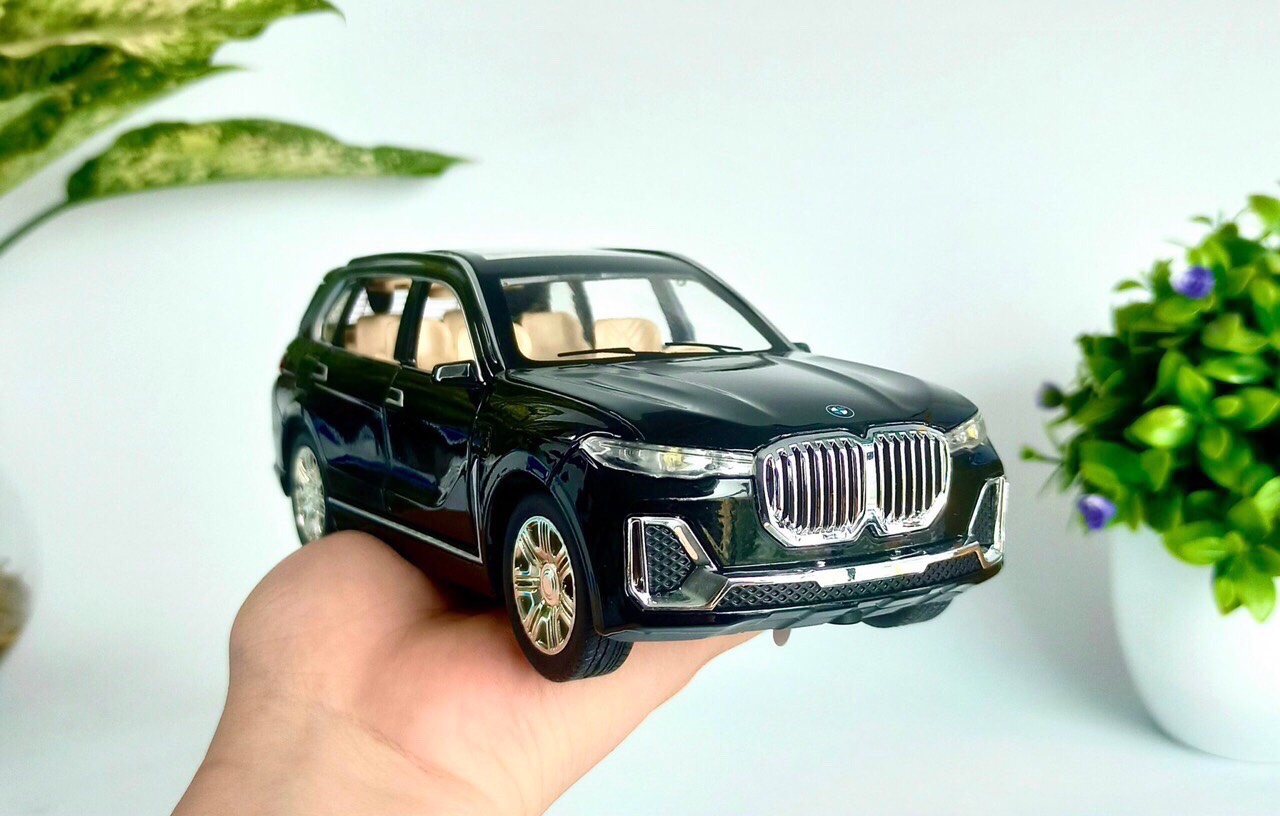 Mô hình xe BMW X7 bằng kim loại - XLG