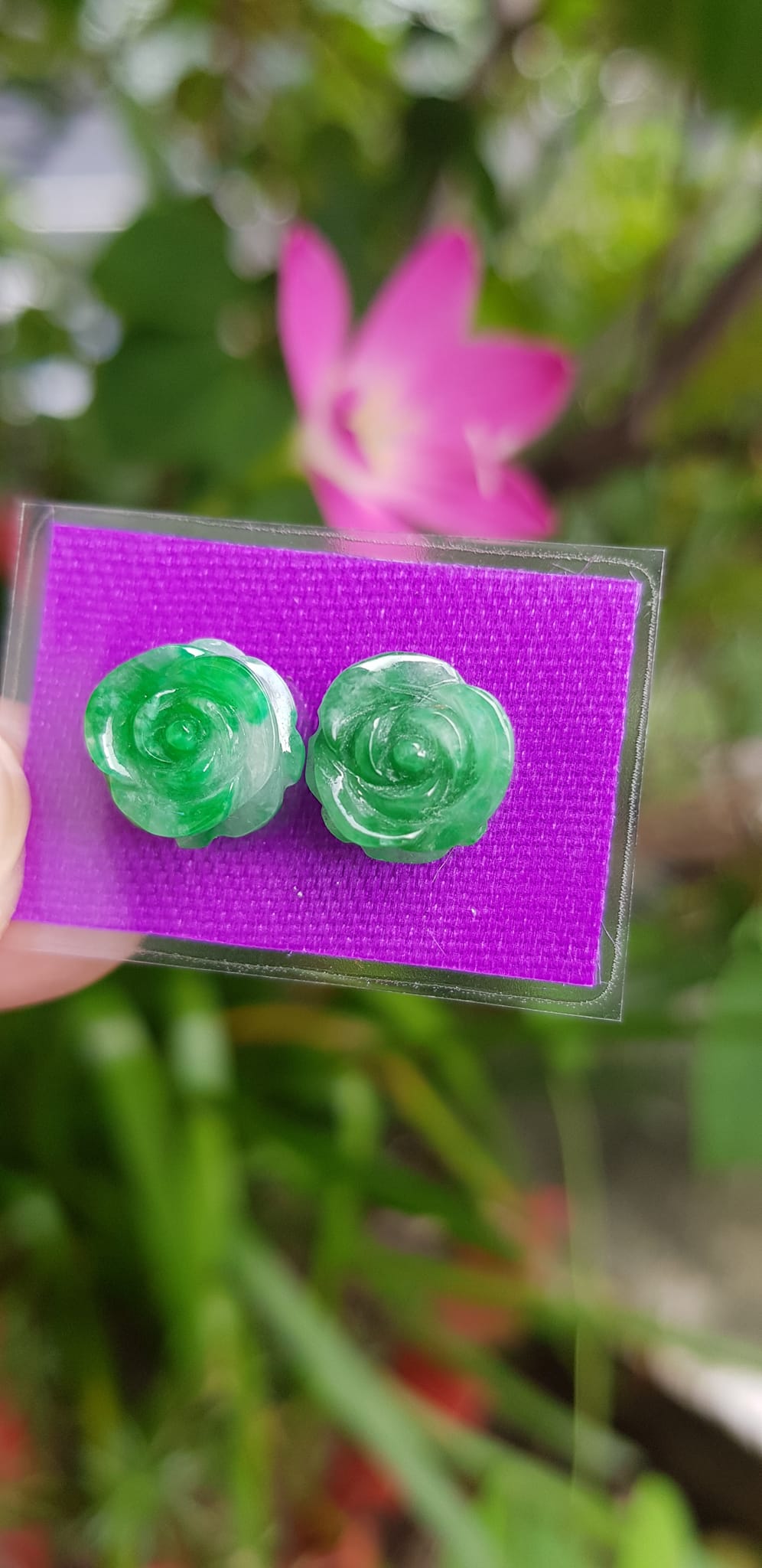 Đôi bông tai nữ mới bông hồng nổi đẹp size đk 10mm x cao 5mm đá cẩm thạch xanh tự nhiên lý tươi xíu trắng nhẹ rất xinh các Chị em về bọc vàng lên đeo đẹp sang tai lắm nhé