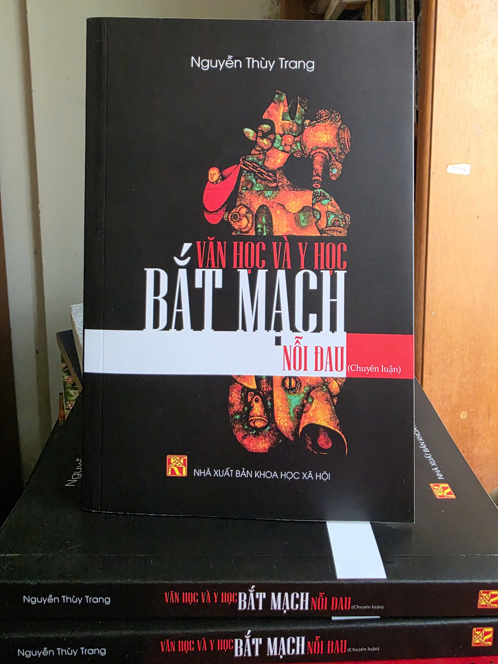 VĂN HỌC VÀ Y HỌC - Bắt mạch nỗi đau - Nguyễn Thùy Trang