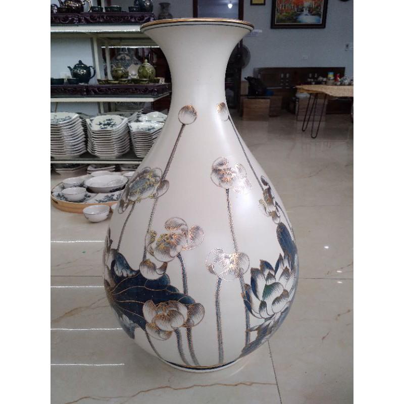 Lọ hoa dáng tỳ bà