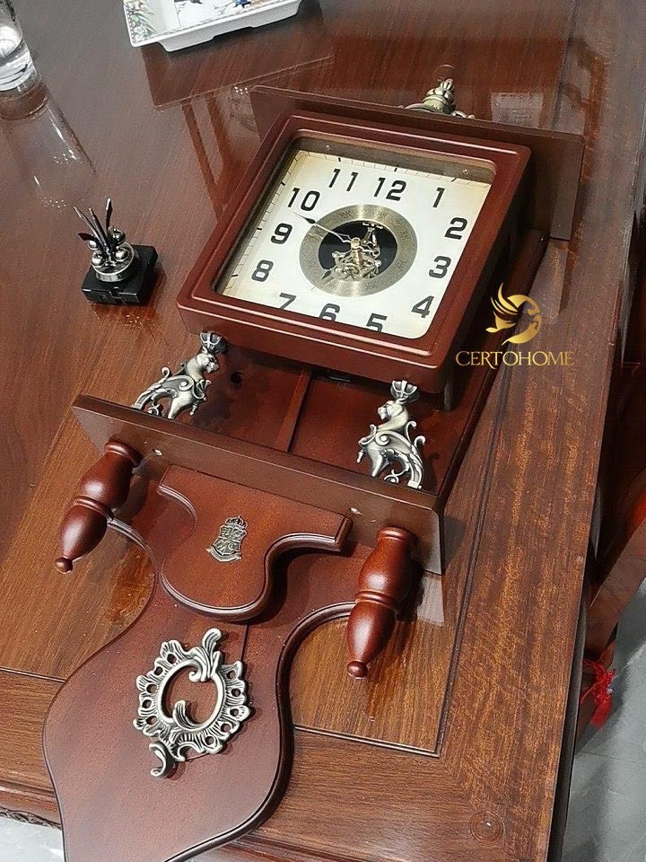 Đồng hồ treo tường tân cổ điển Châu Âu, hàng nhập khẩu, Máy Lisheng nhật Bản siêu bền, Đồng hồ quả lắc chất liệu Gỗ sồi và Đồng, Mã DH67