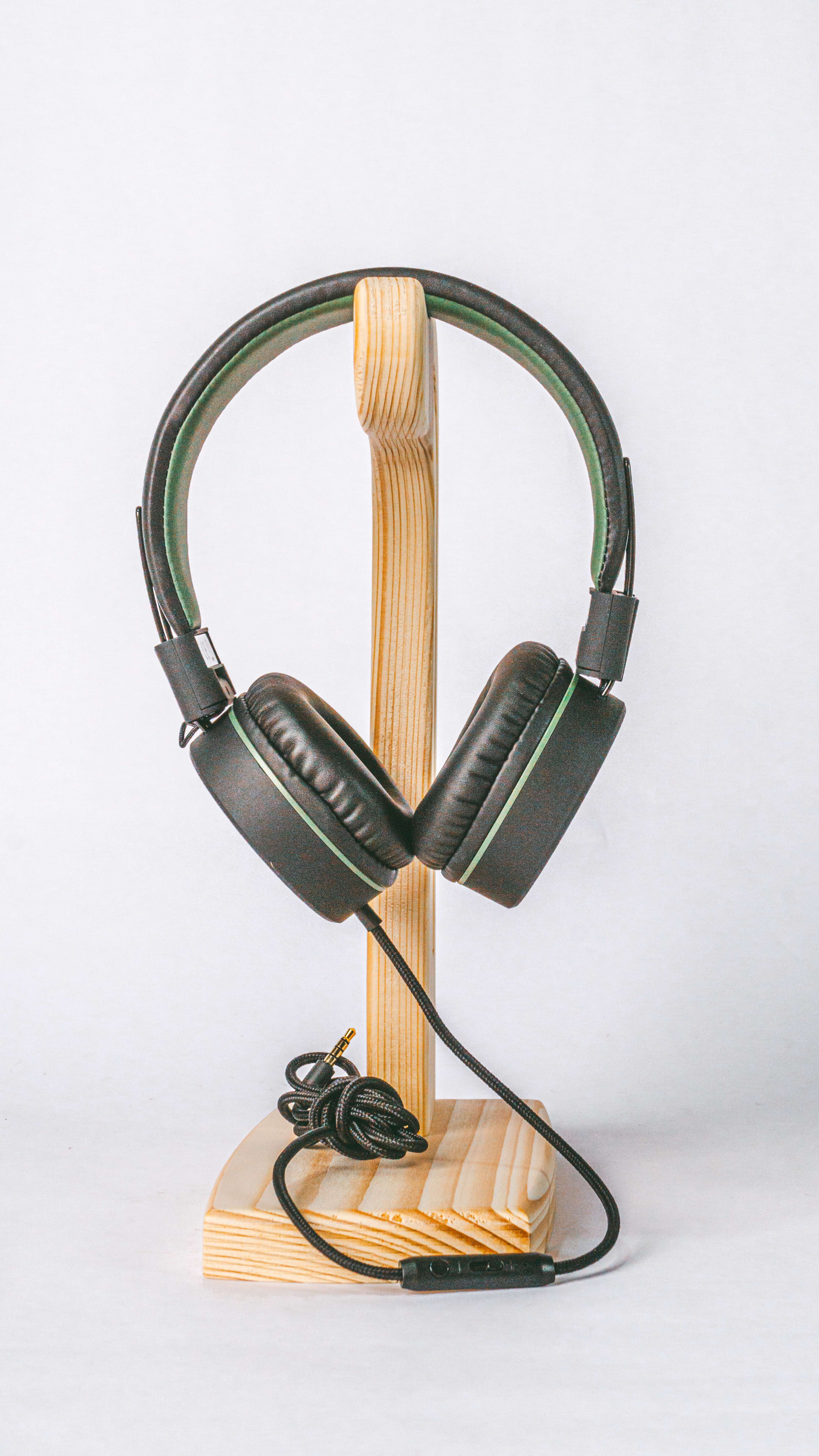 Giá đỡ tai nghe chụp tai, headphone để bàn chất liệu gỗ thông tự nhiên - ST03