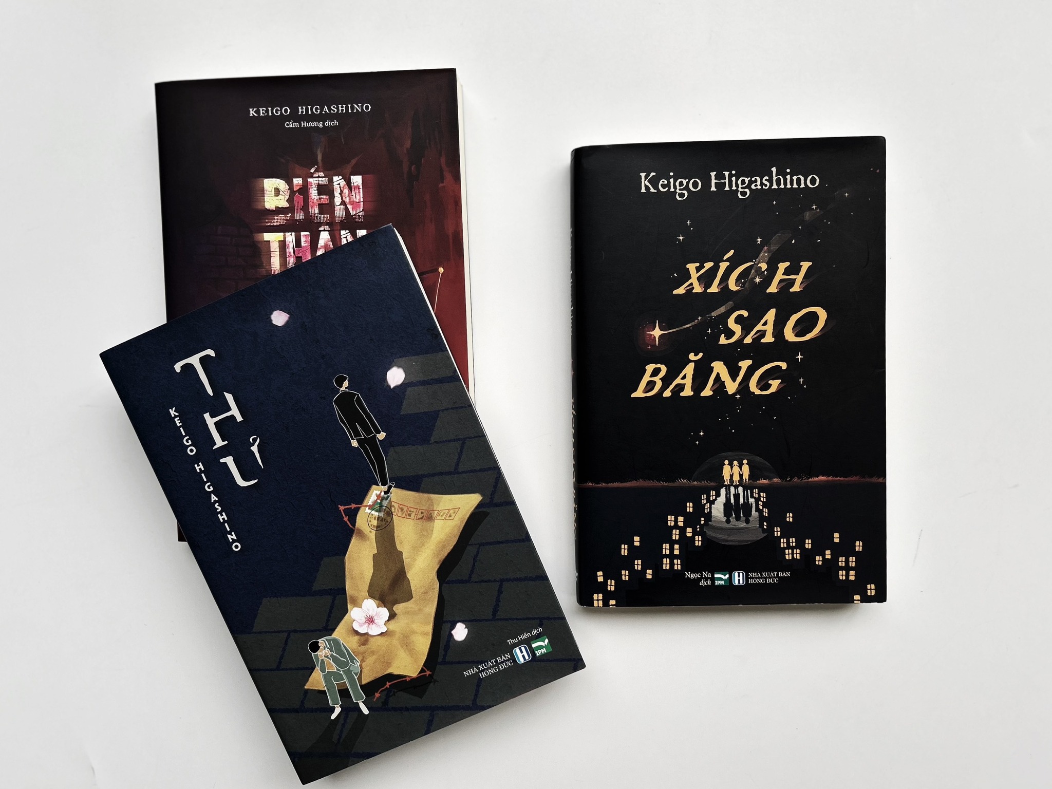 Sách Xích sao băng - Thư - Biến thân (Higashino Keigo)