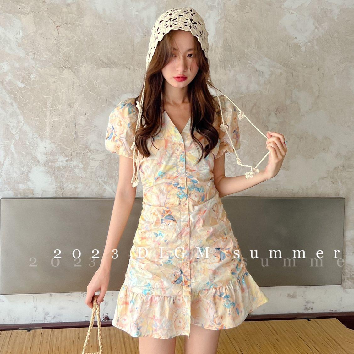 DONGSHOP Phong cách Pháp Vintage tranh sơn dầu xếp li váy mùa hè V cổ thắt lưng hiển thị gầy khí chất cao cấp cảm giác váy nhỏ