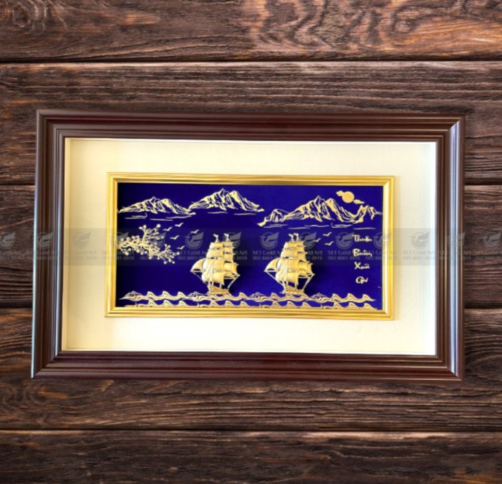 Tranh thuyền buồm hoa mai dát vàng 24k (40x65cm) MT Gold Art- Hàng chính hãng, trang trí nhà cửa, phòng làm việc, quà tặng sếp, đối tác, khách hàng, tân gia, khai trương