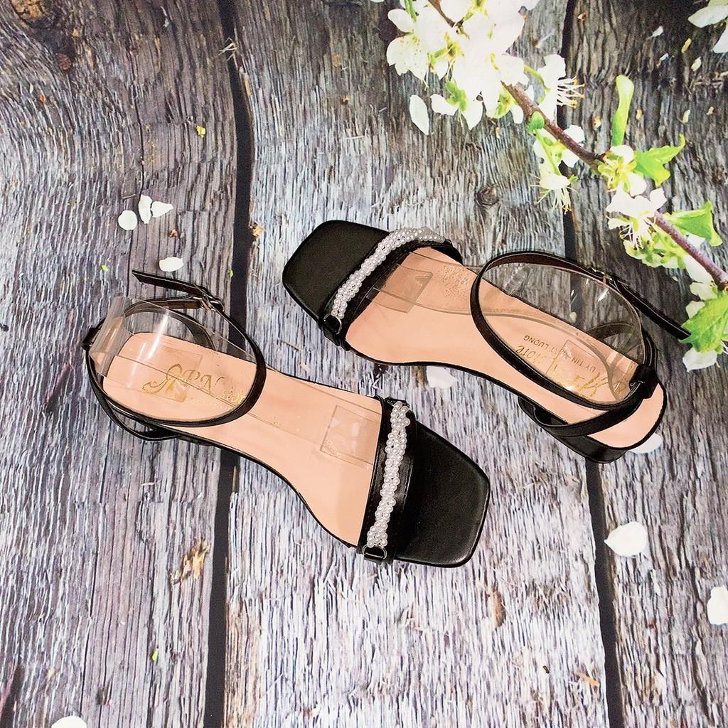  Giày sandal cao gót vuông 3p bản ngang phối châu bi trắng