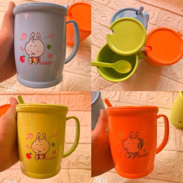 Combo 2 Cốc nhựa phíp có nắp kèm thìa xinh yêuuuu