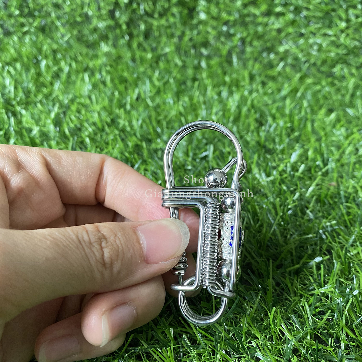 Móc Khóa Ô Tô họa tiết Tím bằng Inox 304 không gỉ Cao Cấp Hàng Việt Nam,Hàng làm thủ công tỉ mỉ , Màu Inox nguyên bản rất Sang và Sạch Sẽ ,Càng Dùng Càng Sáng - Móc khóa Xe Máy bền đẹp