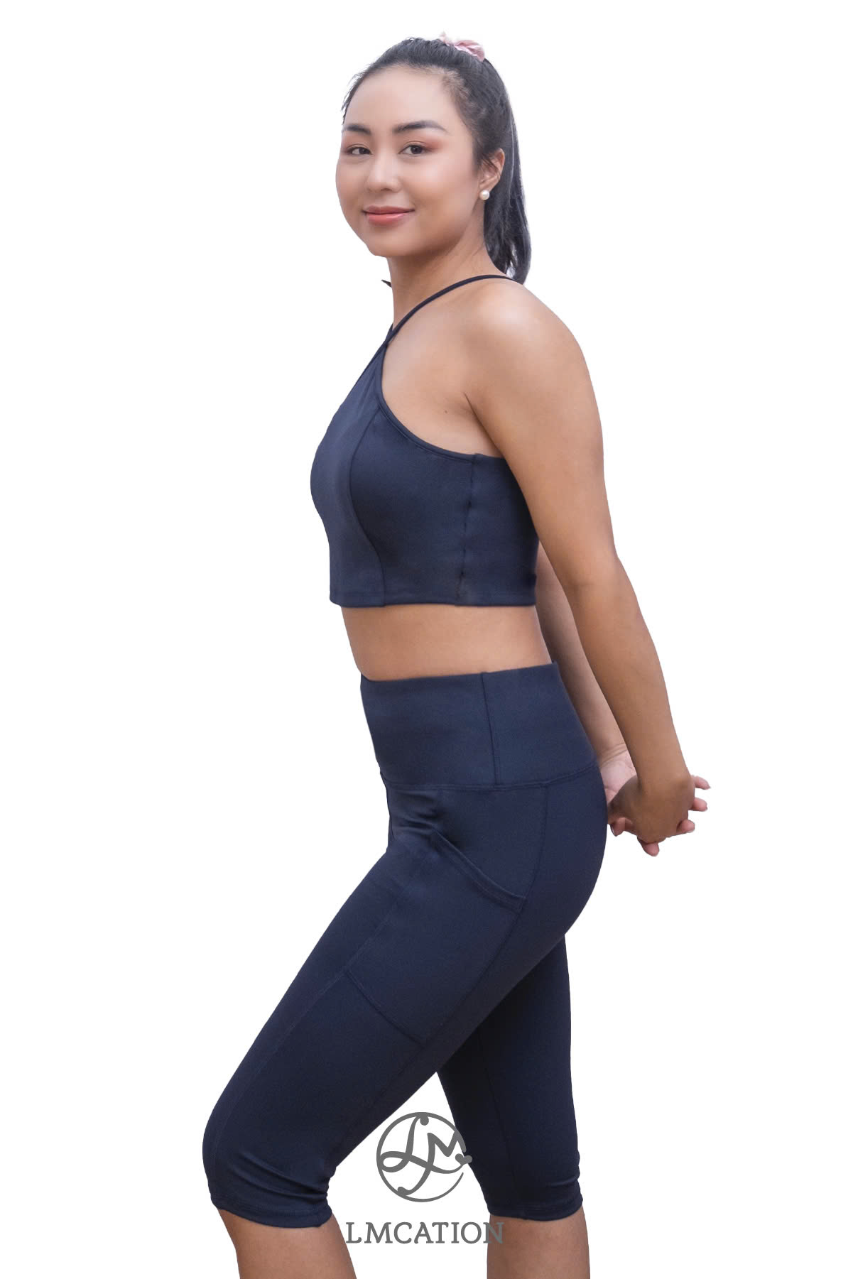 Bộ đồ thể thao LMcation - Áo ngực thể thao cổ yếm Sophie &amp; Quần lửng thể thao trên gối túi 2 bên - Xanh đen