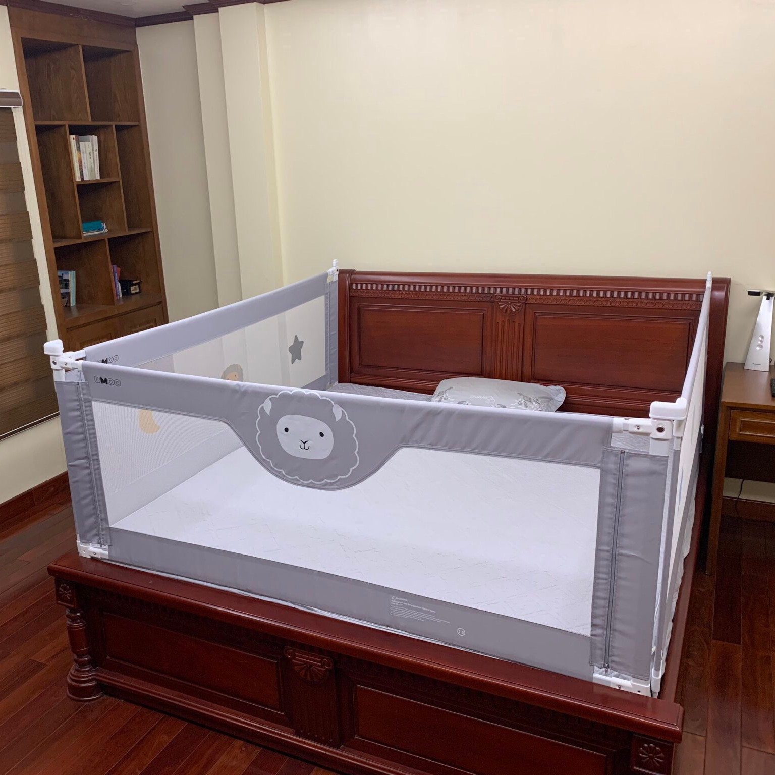 Thanh chặn giường, chắn giường cao cấp Umoo lắp đặt gọn nhẹ, không khoan đục, vải lưới giúp bố mẹ quan sát hoạt độn, đảm bảo an toàn cho bé