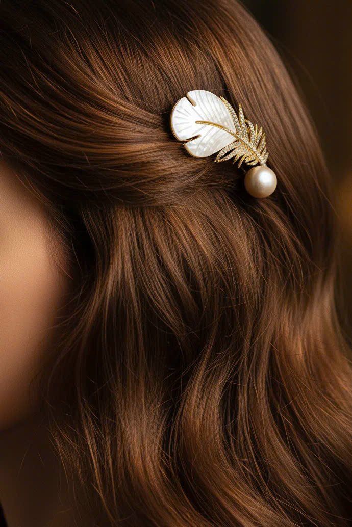 Trâm Cài Áo Vest, Áo Dài Xà Cừ Đính Ngọc Trai Baroque Hình Lông Vũ thời trang thiết kế Hity ACC402