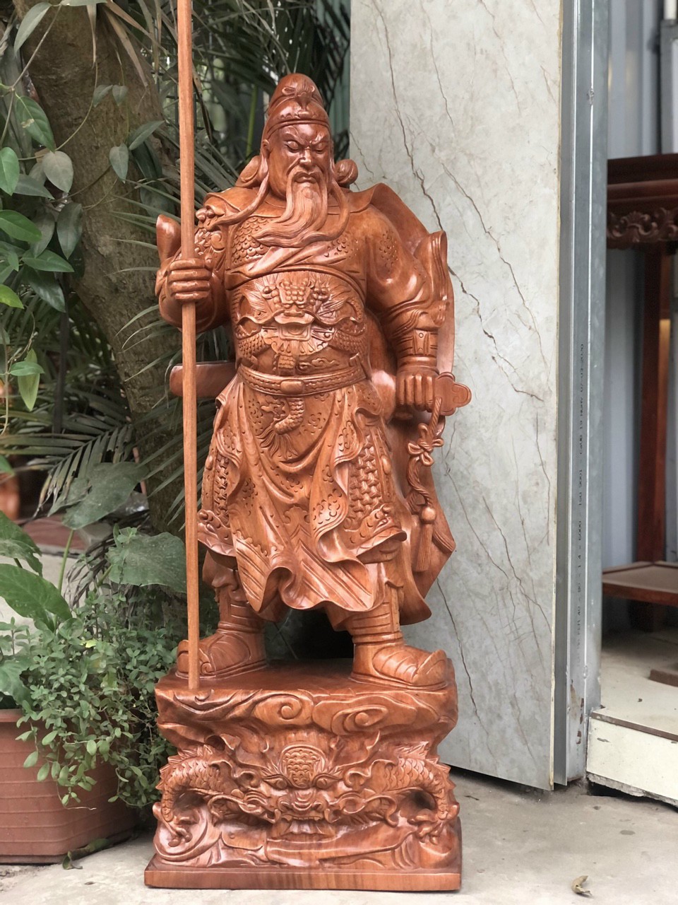Tượng quan công cầm đao đứng trên đầu hổ phù kt cao 80×30×20cm