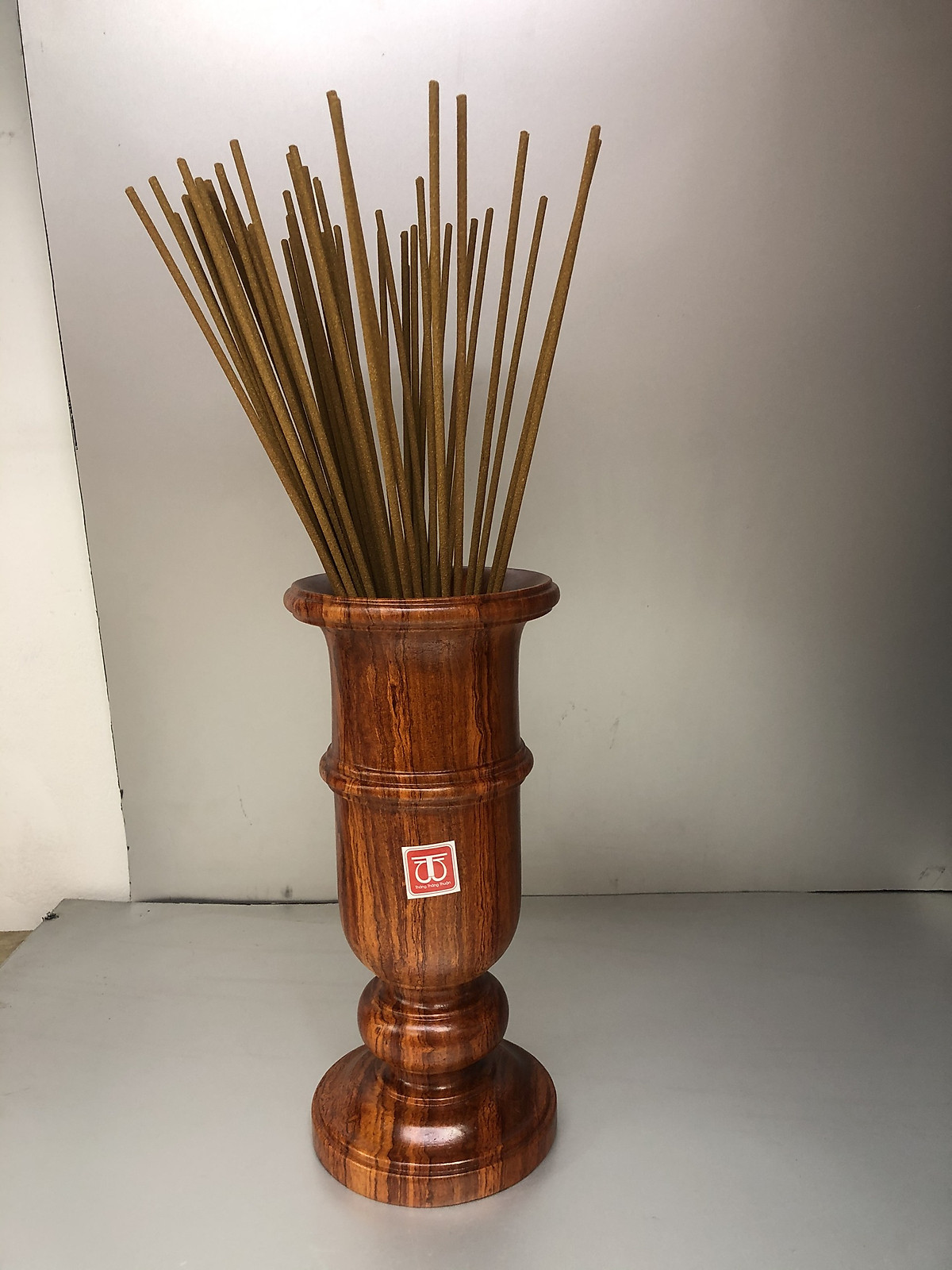 Ống để nhang bằng gỗ hương đá loại vân gỗ đẹp loại 1 DA159