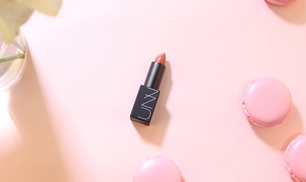 Son Lì Bền Màu Và Dưỡng Ẩm Cho Môi Unny Club Black Square Lipstick