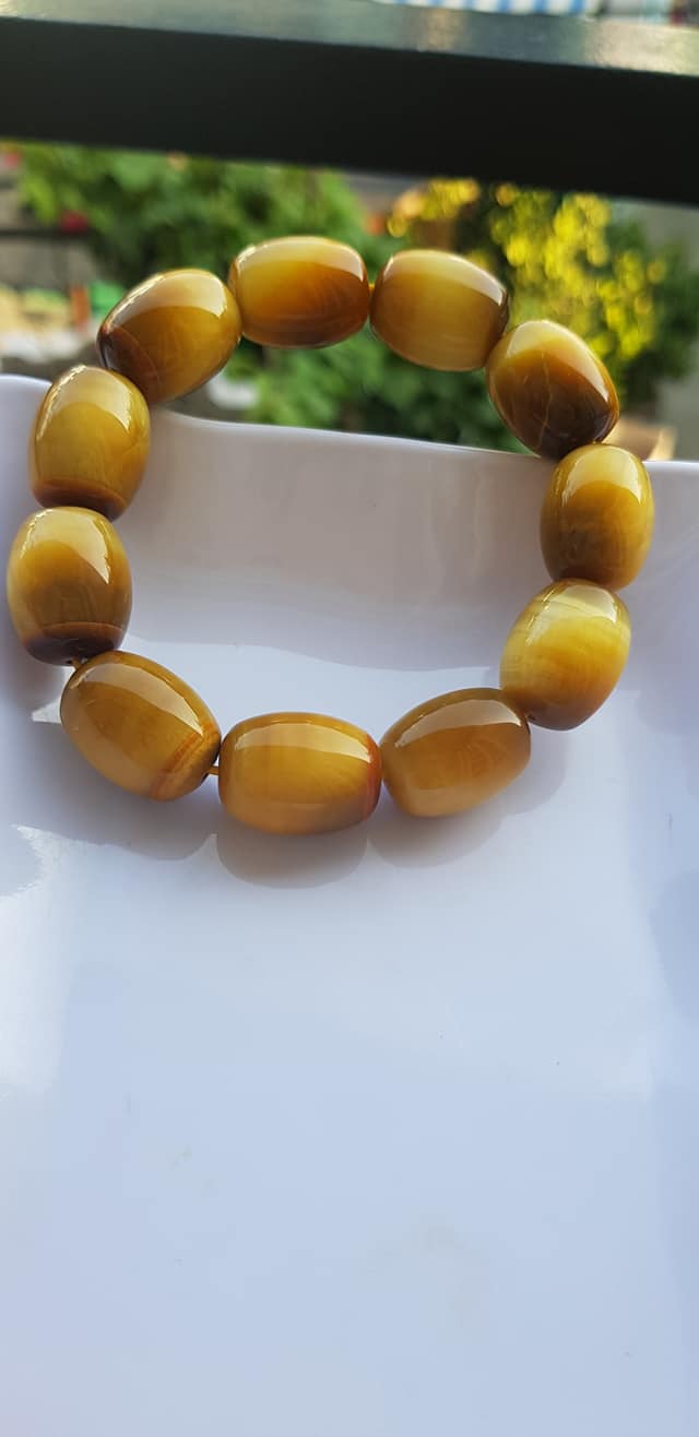 Vòng Tay Phong Thủy Nam Mệnh Thổ Kim Thủy Mới Đẹp Hạt Lu Thống Mới Vàng Nâu bóng đẹp Chất liệu đá mắt hổ tự nhiên vàng nâu bóng đẹp ạ Size hạt 14mm x dài 19mm ạ