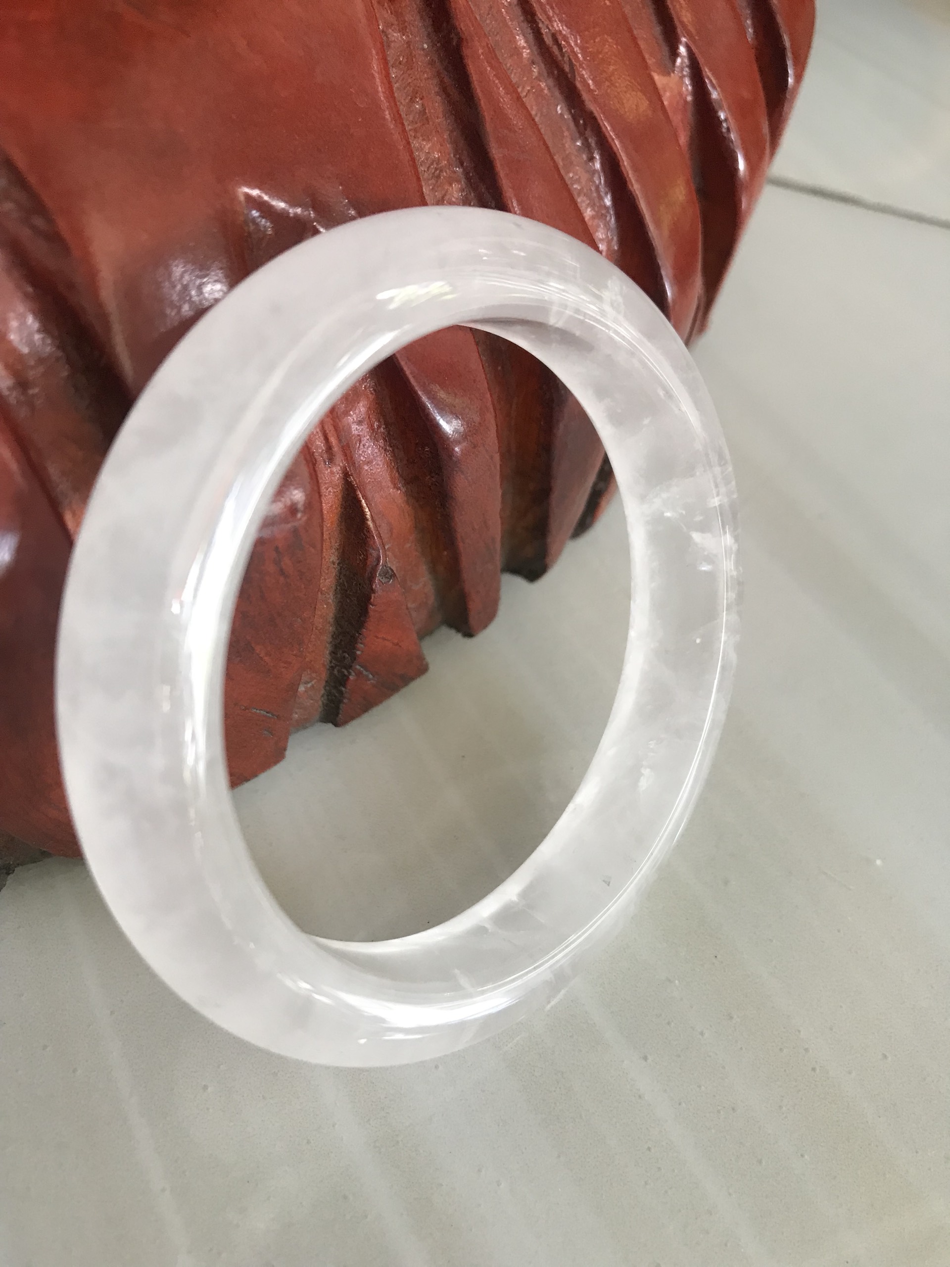Vòng Thạch Anh Trắng Tự Nhiên Bản Hẹ Mới đẹp Ni 55mm Cao 12mm Dầy 9mm Màu trắng trong bóng đẹp Nữ mệnh Kim mệnh Thủy tay vừa đeo 50kg - 55 kg ạ