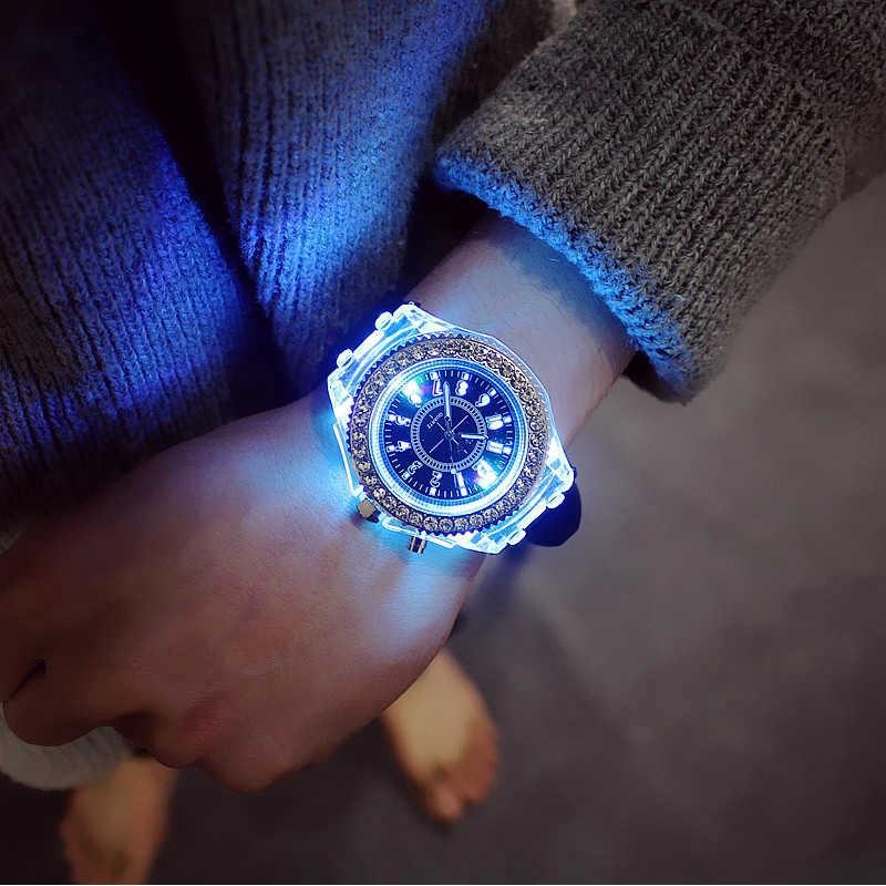 Đồng hồ đeo tay có đèn LED kiểu dáng thời trang