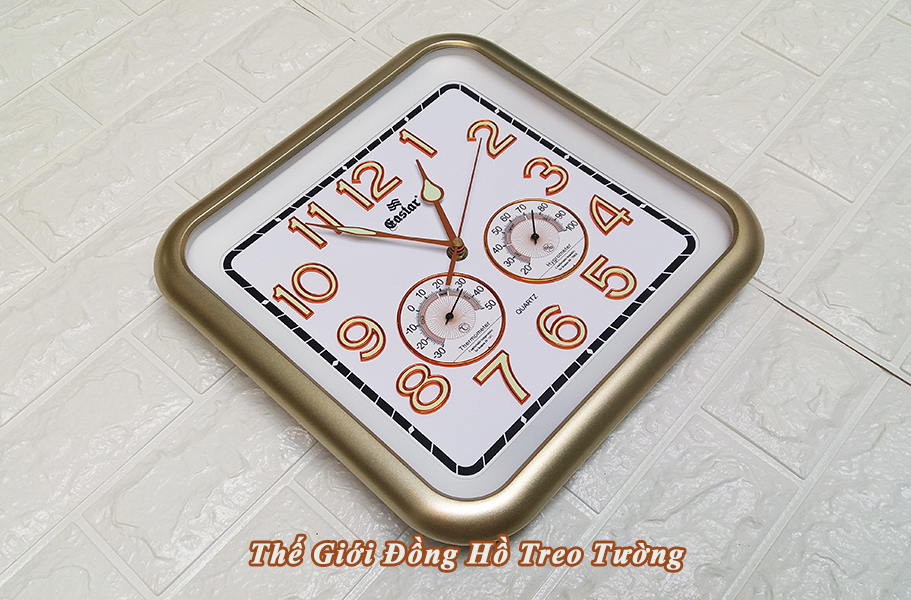 Đồng Hồ Treo Tường EASTAR Cao Cấp Có DẠ QUANG Và NHIỆT ẨM KẾ CƠ (Không Dùng Pin) - Máy Kim Trôi - SỐ NỔI 3D - Hình Vuông Mặt Trắng - Tặng Pin Maxell