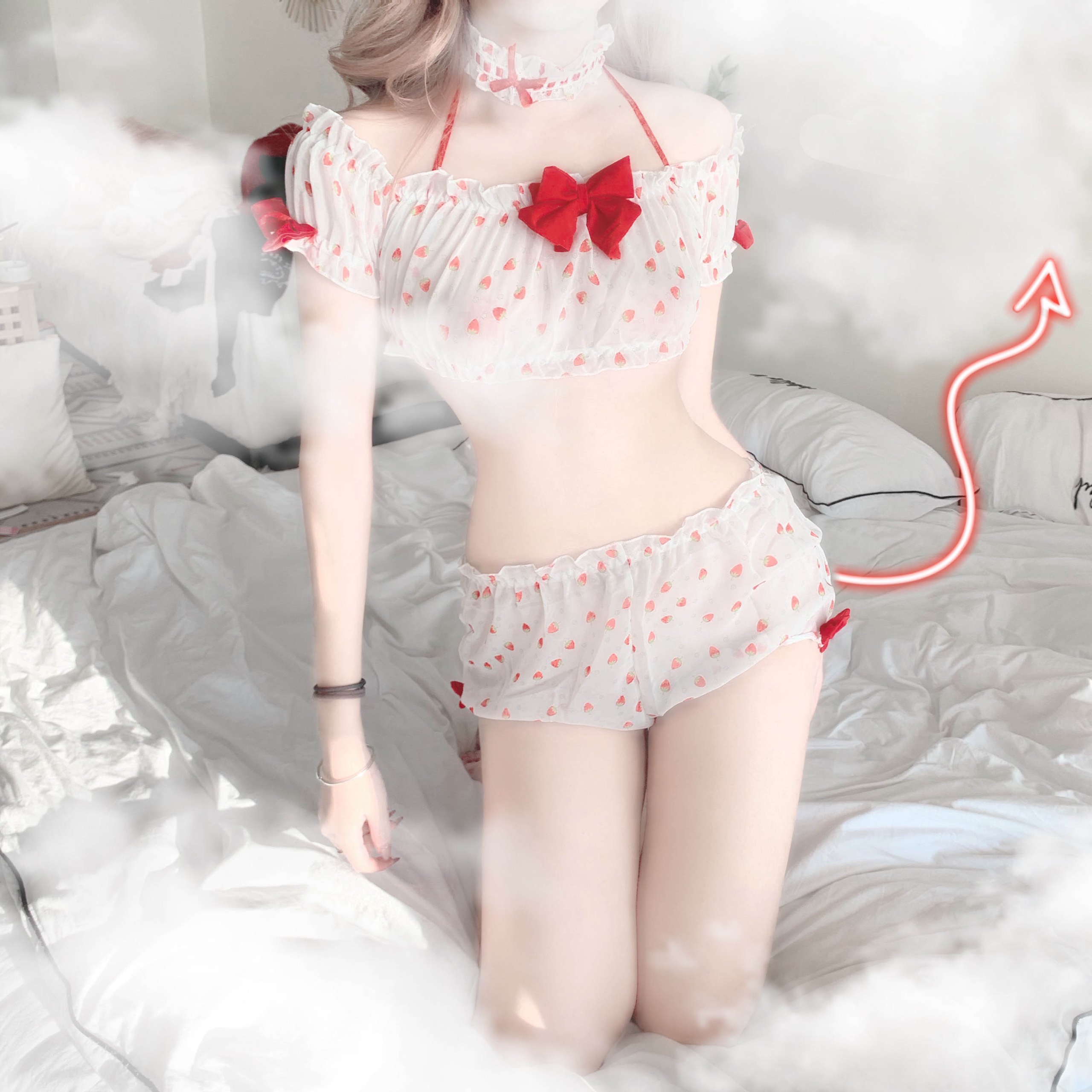 Đồ ngủ nữ Sexy Áo hở vai quần đùi phong cách trái dâu ngọt ngào