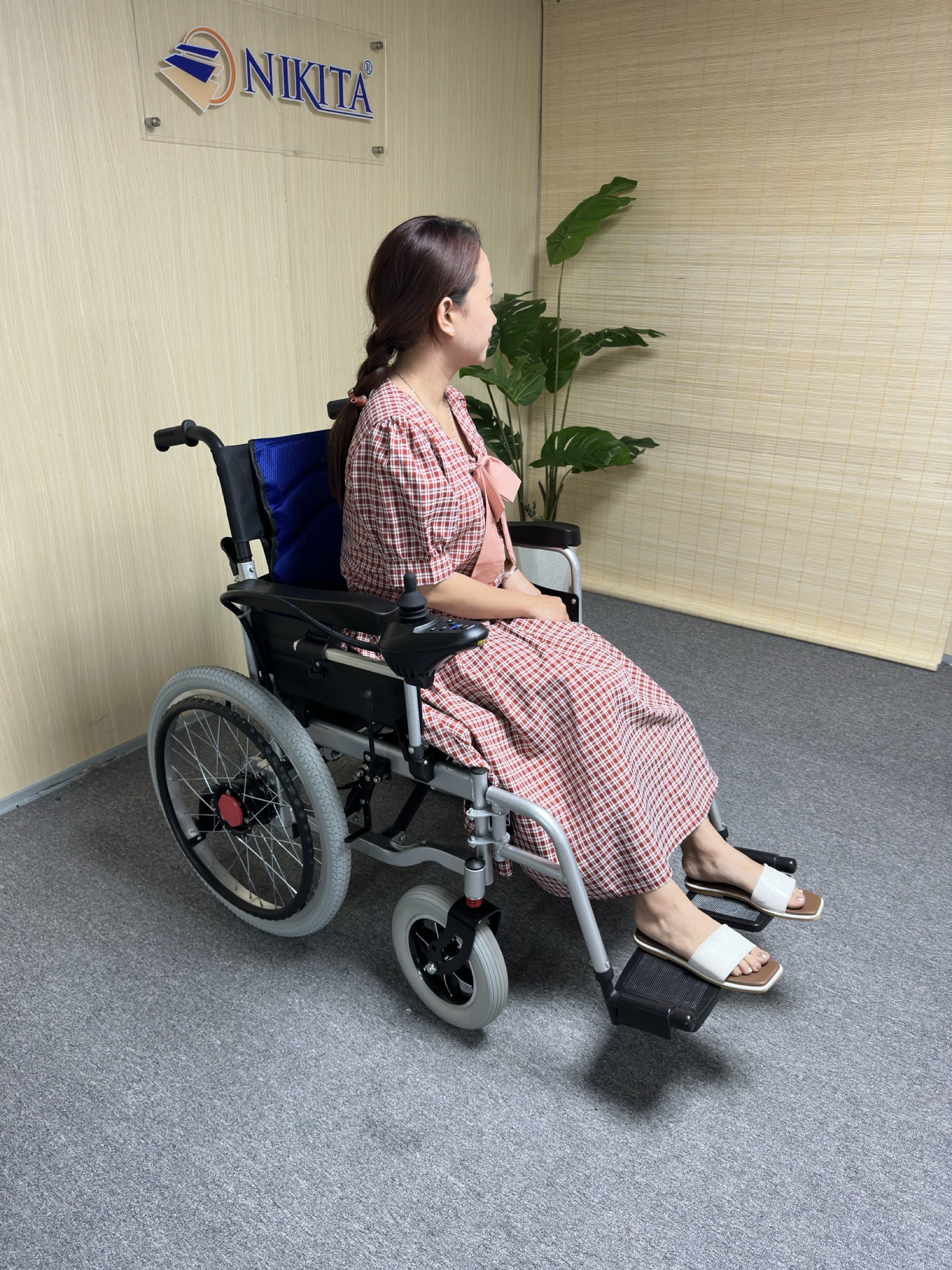 Xe Lăn Điện Bánh Hơi Tuỳ Chỉnh, Tải Trọng 150kg, Pin Lên Tới 20km, Chính Hãng NIKITA XLD-1570