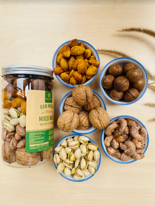 MIX HẠT CÒN VỎ - Hạt óc chó còn vỏ, Hạt macca nứt vỏ, hạt dẻ cười, Hạnh nhân rang bơ, Điều rang muối/ đóng gói 500gram