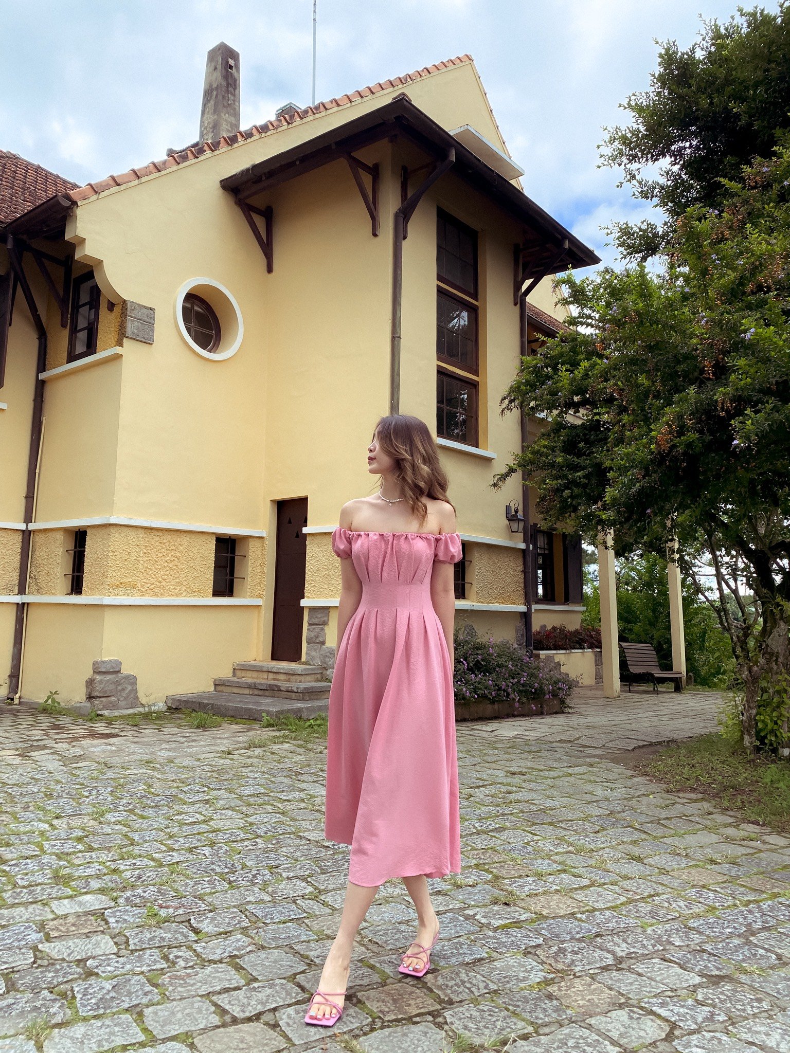 Đầm hồng bệt vai tay phồng Jiun Dress Gem Clothing SP060662