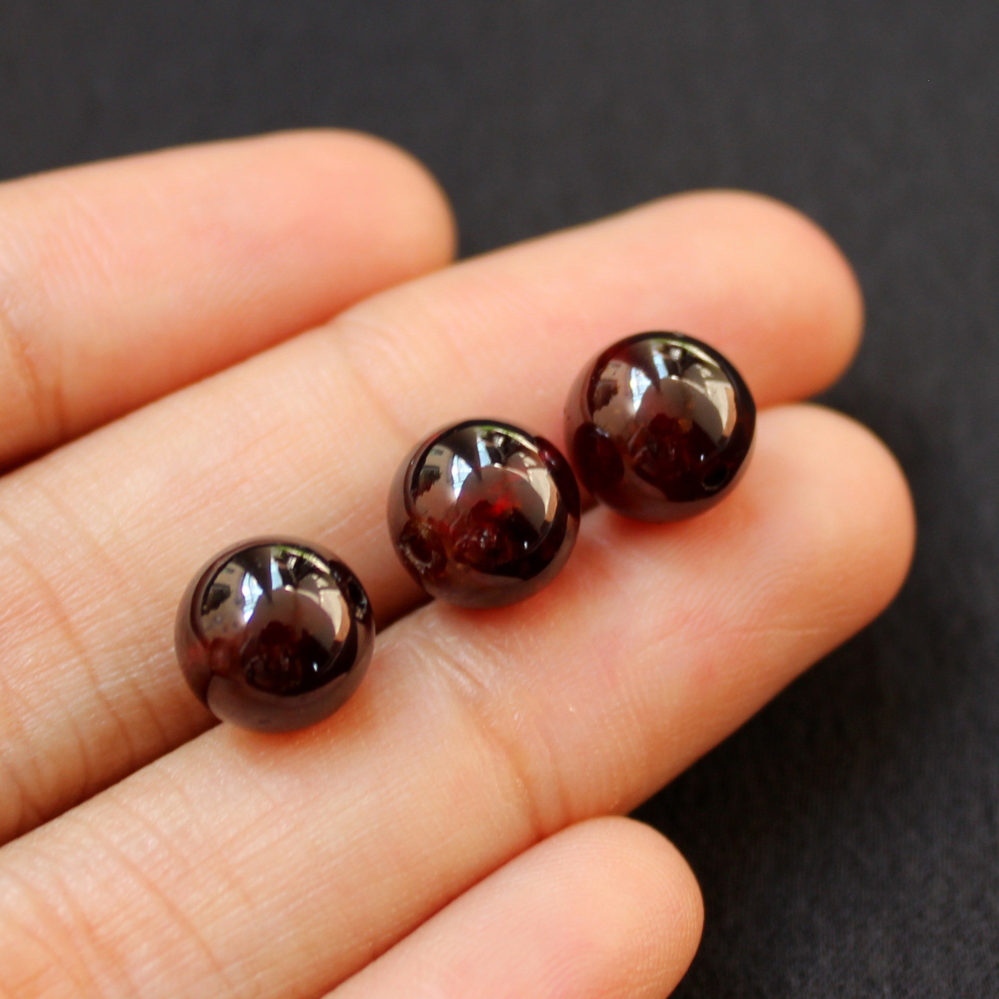 Hạt Đá Ngọc Hồng Lựu (Garnet) Tự Nhiên Dạng Tròn 8mm Loại AA, Đá Phong Thuỷ, Làm Trang Sức, Mặt Dây Chuyền, Chuỗi Hạt (1 Hạt)