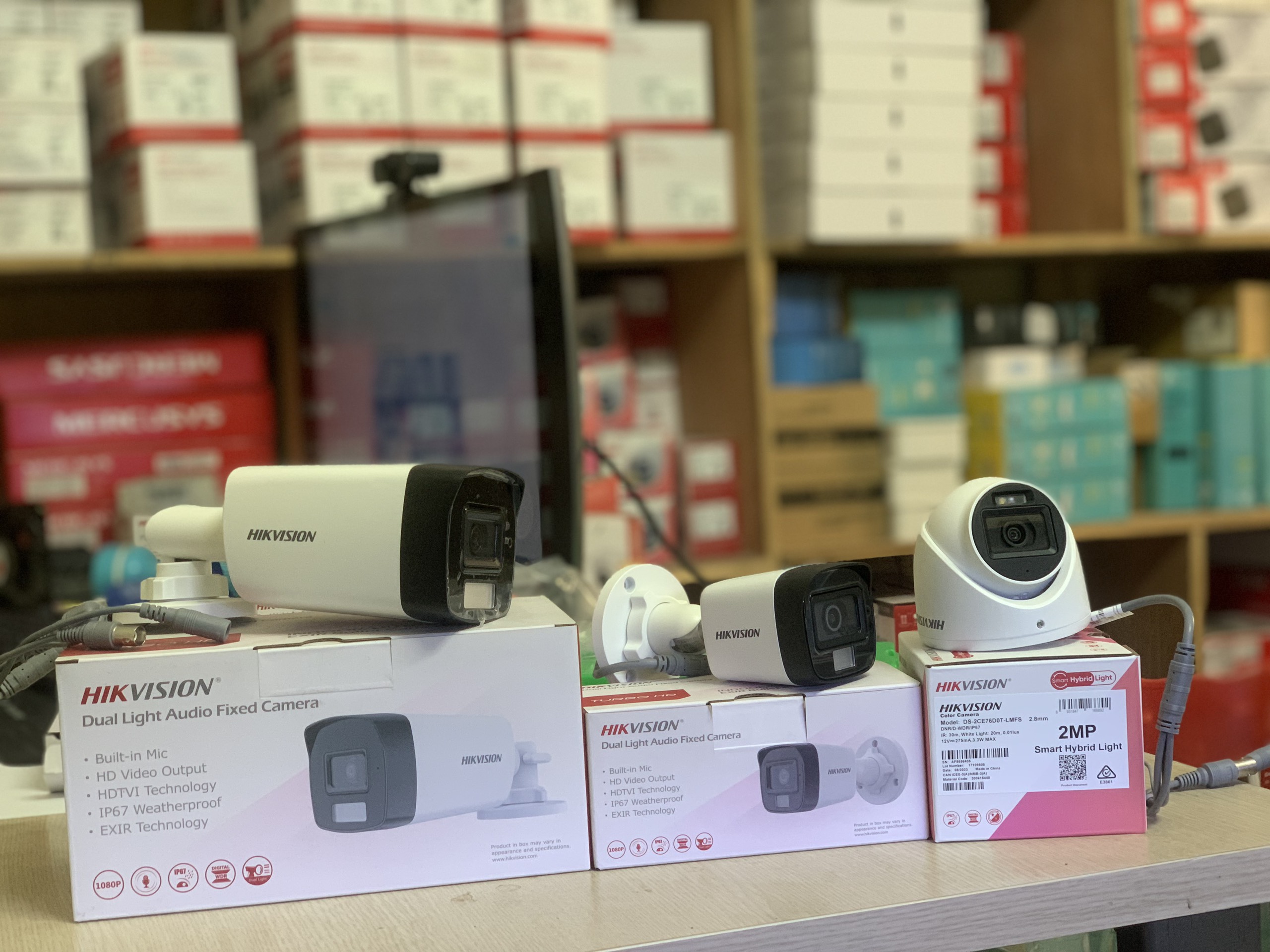 Camera Hikvision 2.0Mp full color tích hợp MIC  sử dụng với đầu ghi hình . DS-2CE16D0T-LTS, DS-2CE78D0T-LTS, DS-2CE17D0T-LTS - Hàng chính hãng