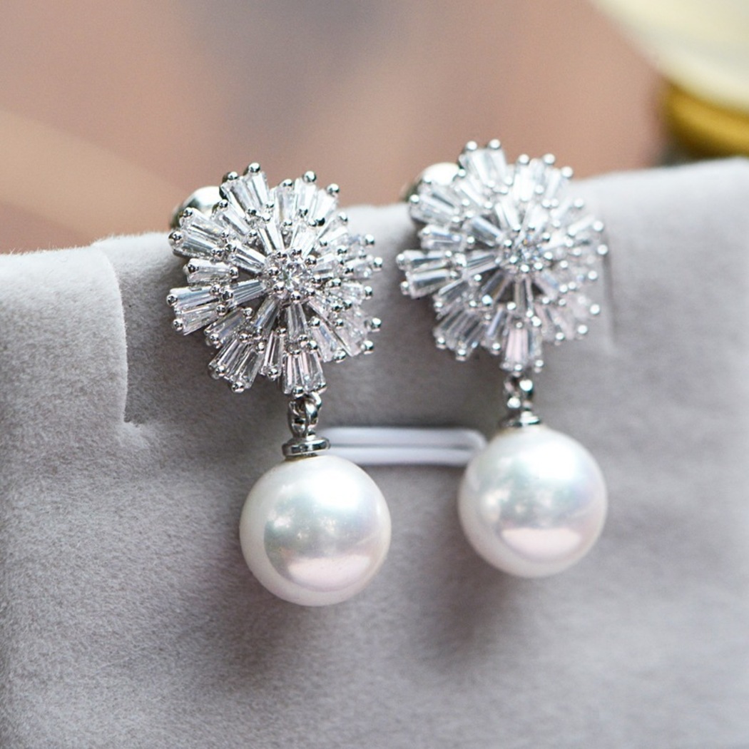 Bông Tai Pha Lê Ngọc Trai San Hô - Hoa Tuyết Trắng - Trang Sức Cô Tấm - SNOWFLAKE PEARL D - CTJ2501D