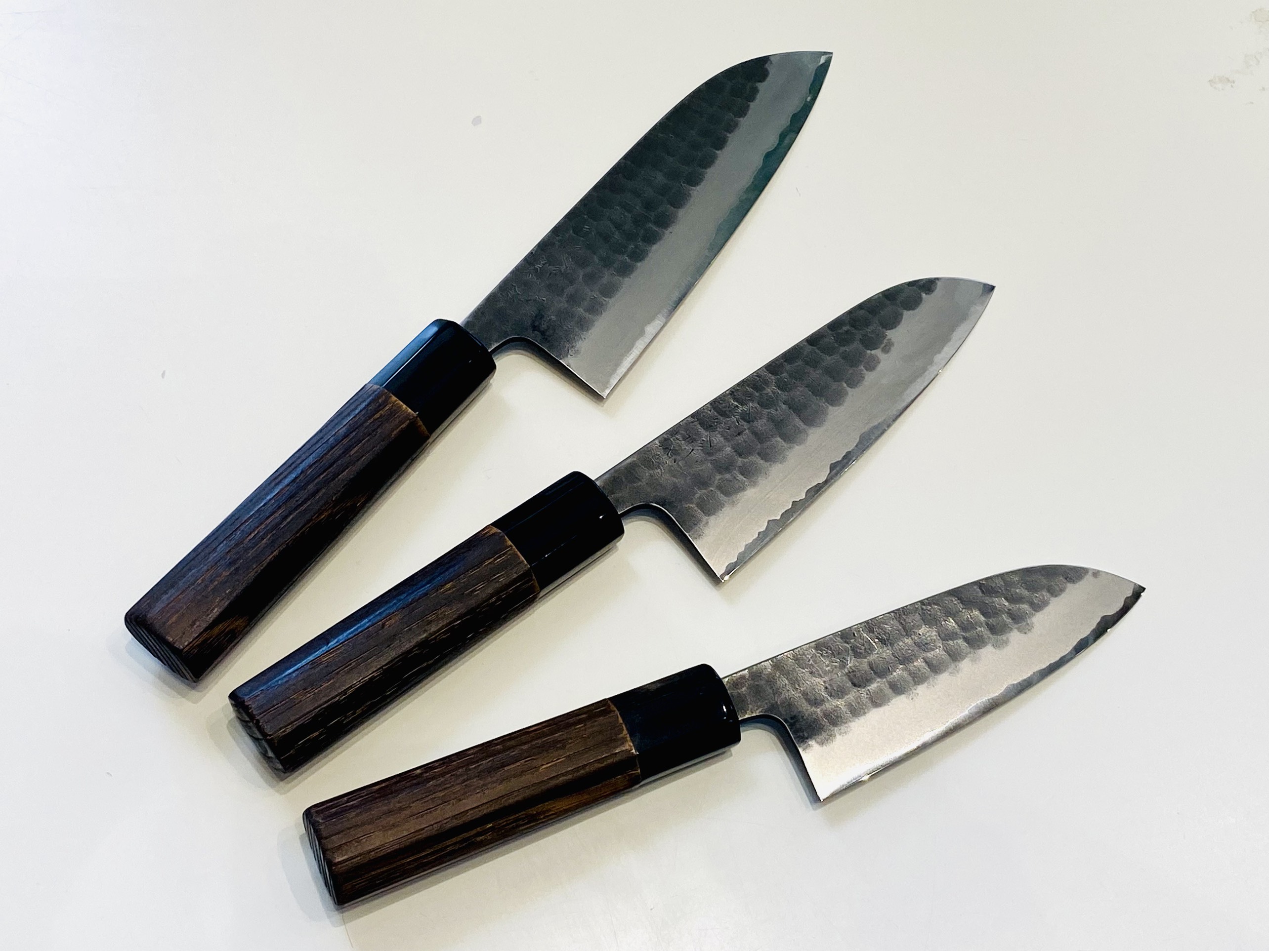 Dao Bếp Nhật Bản Cao Cấp Wakui Kinjiro Santoku 3 Lớp Thép | 120mm - 135mm - 150mm | Thép Yasugi Trắng Số 2 - Cán Gỗ Hạt Dẻ - Thân Dập Vân Búa