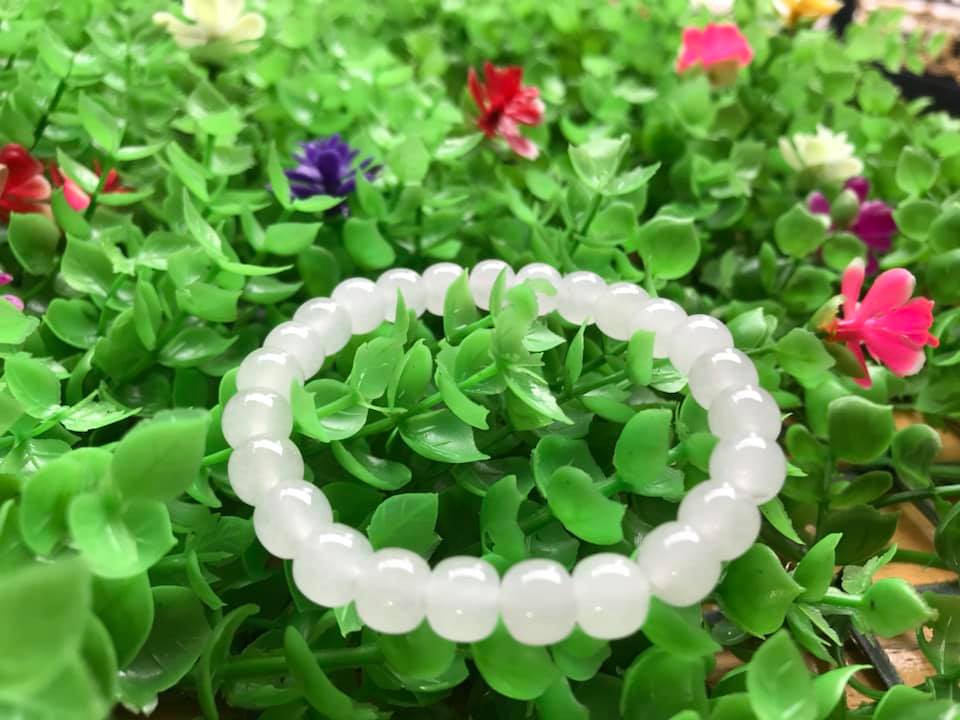 Vòng Tay Phong Thủy May Mắn Đá Ngọc Hoà Điền TRẮNG Tự Nhiên Size 8mm Màu Trắng Ngọc bóng đẹp Nữ mệnh Kim mệnh Thủy ạ