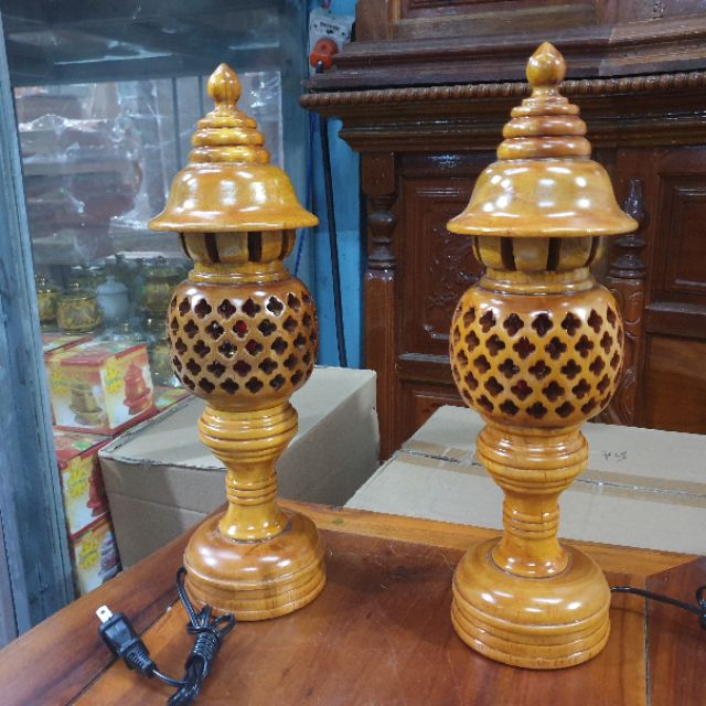Cặp đèn thờ gỗ tràm bông vàng cao 34 cm màu vàng