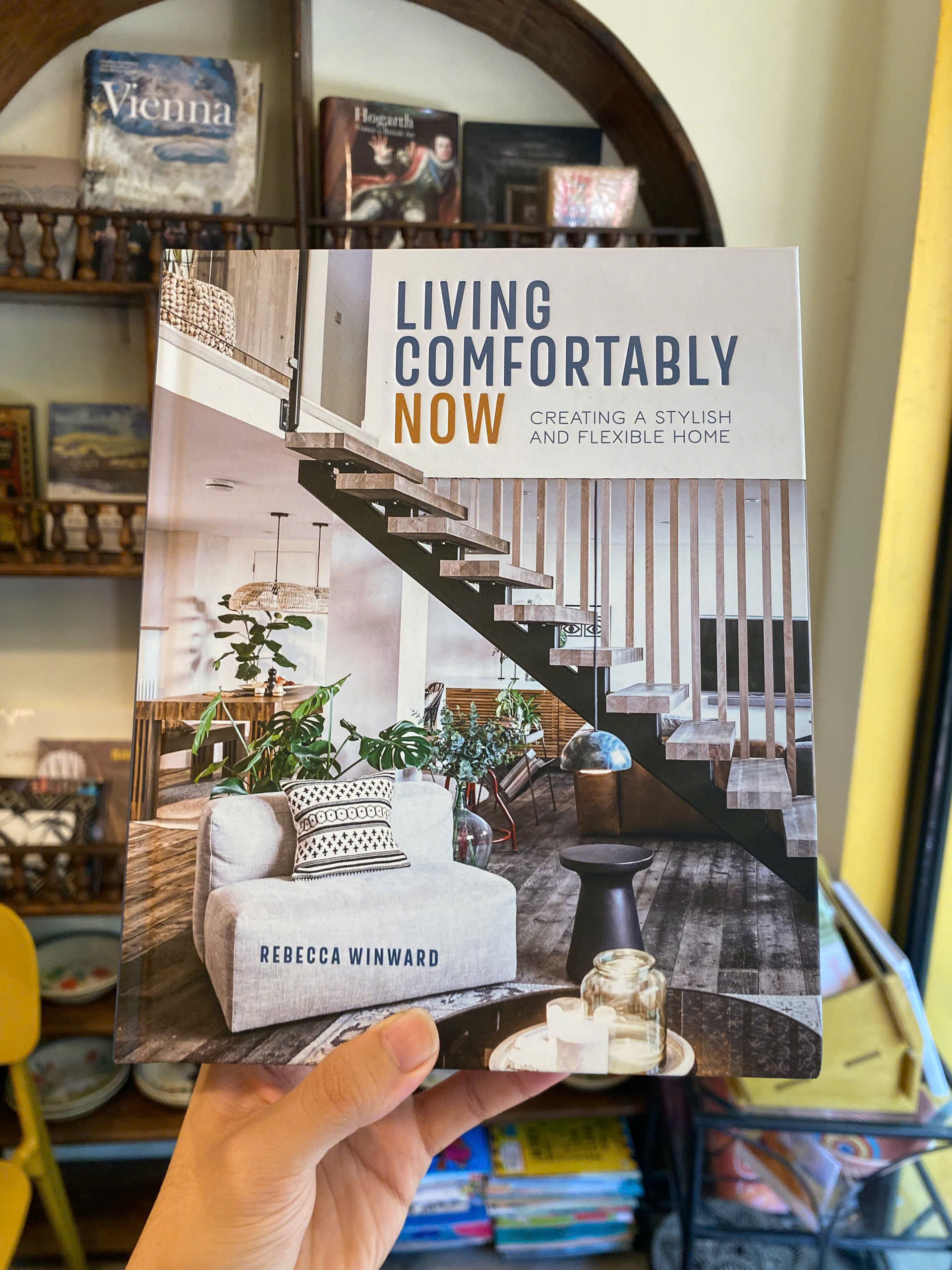 Sách - Living Comfortably Now: Creating A Stylish and Flexible Home by Rebecca Winward