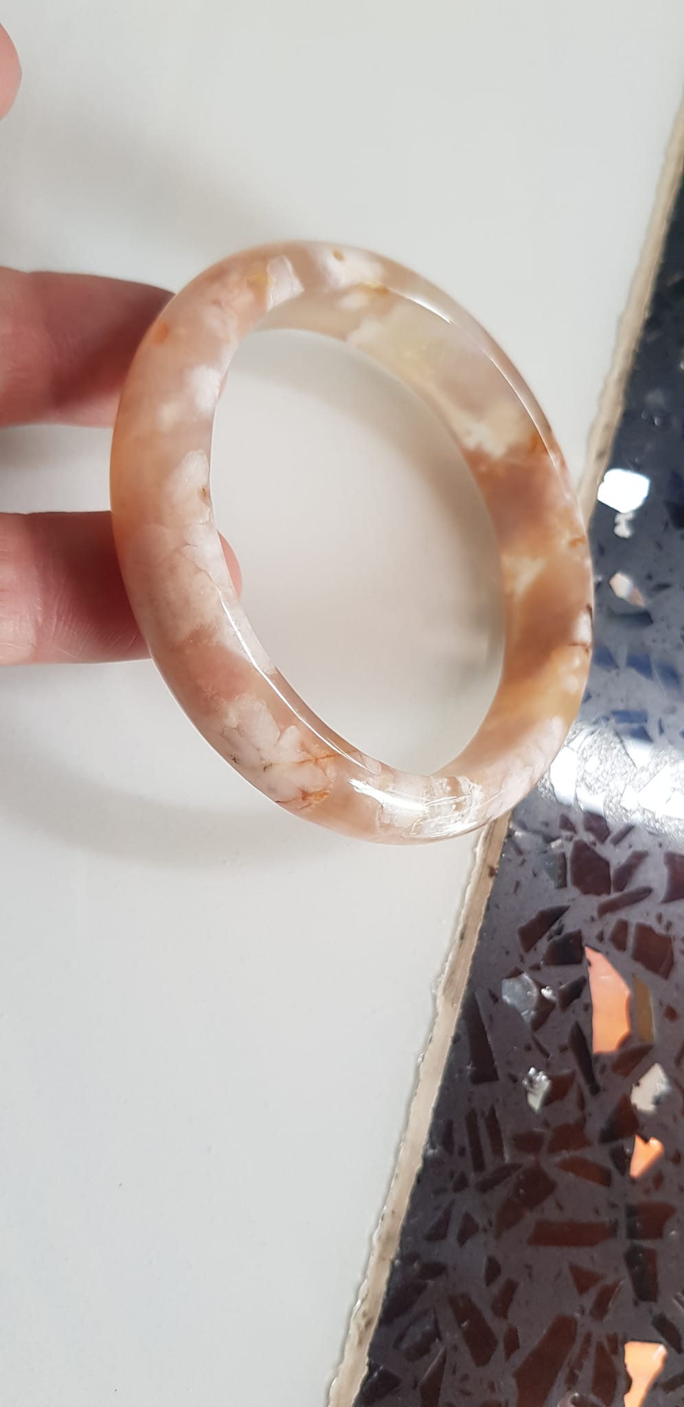 VÒNG Tay Nữ Bản Hẹ Đá Mã Não Bông Hoa Tuyết đều bóng đẹp Vòng Ni 53mm x Cao 12mm x dầy 7mm Nữ cân nặng 50kg - 55kg đeo ạ