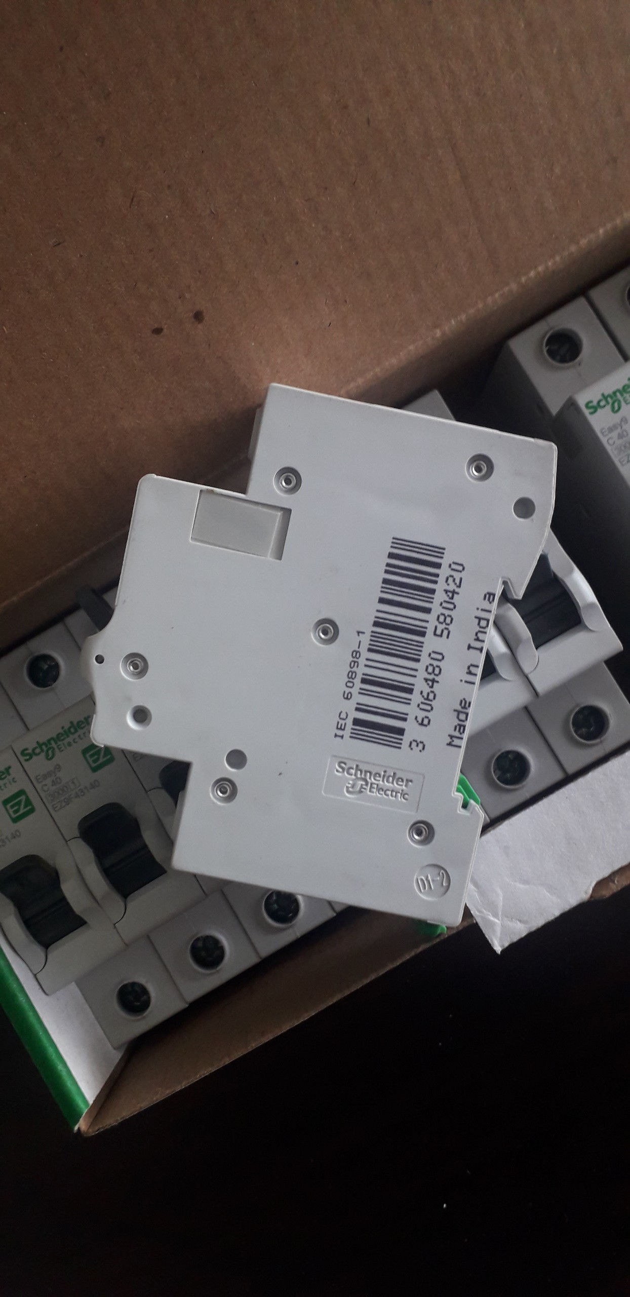 Cầu Dao điện MCB Schneider 1P-40A-4.5kA EZ9F43140
