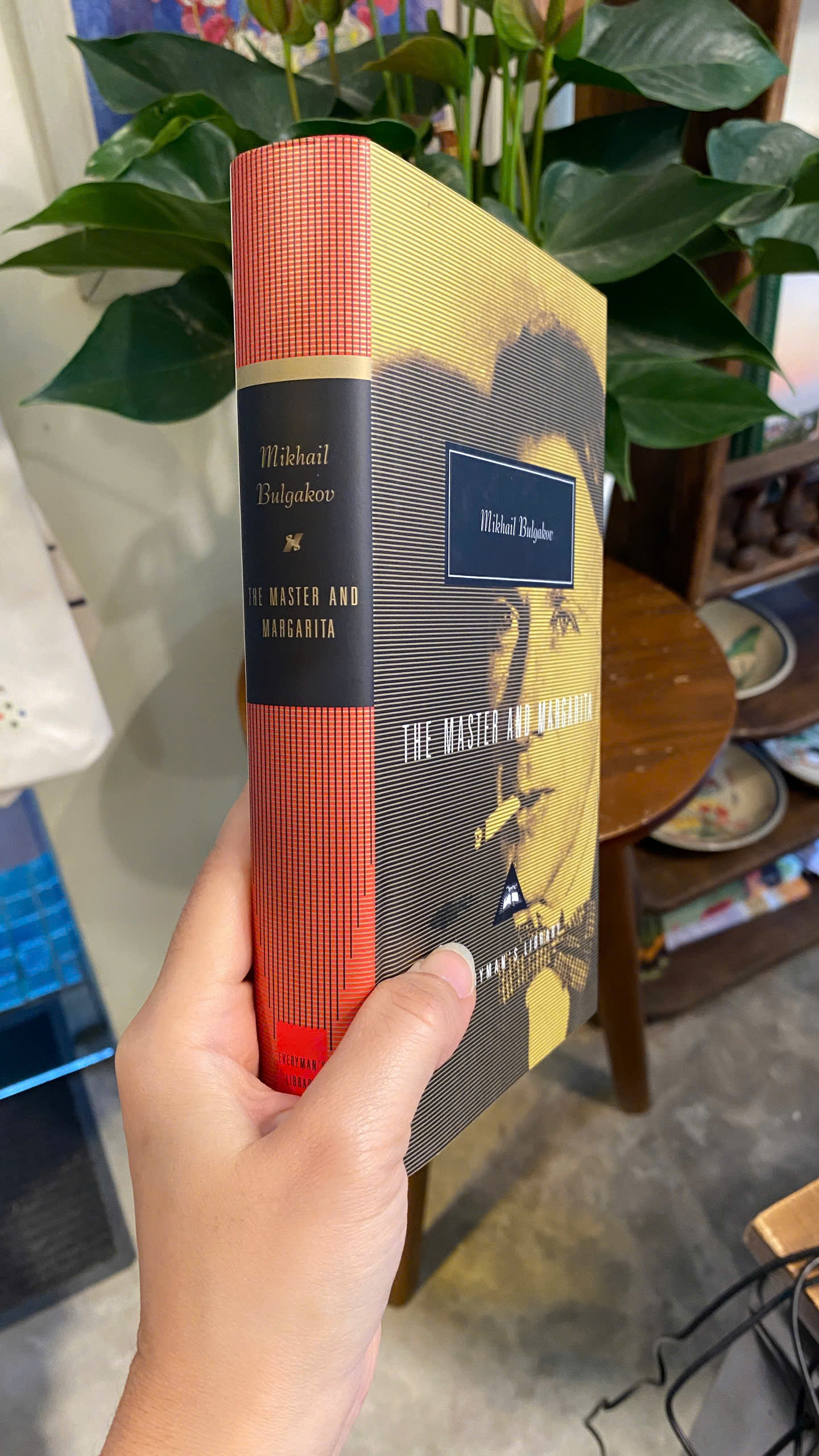 Sách - The Master &amp; Margarita - Mikhail Bulgakov| Everyman’s Library / Classics / Ngoại văn Bìa cứng