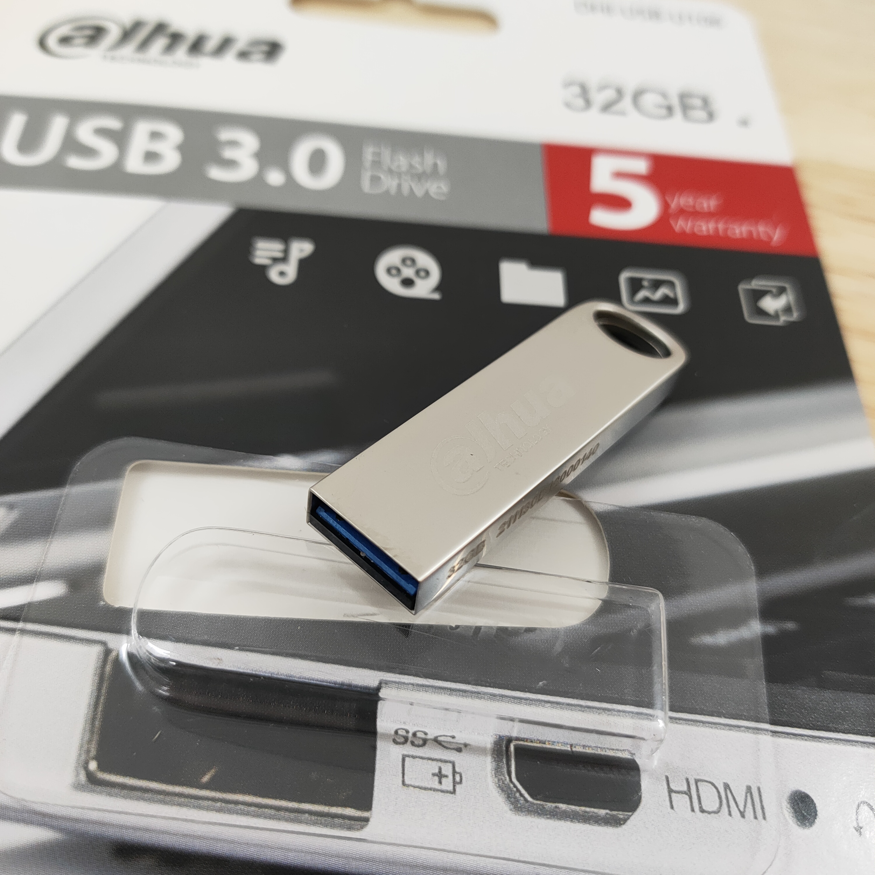 USB 3.0 Dahua U106 32GB Vỏ kim loại Có khuyên móc khóa - Hàng chính hãng