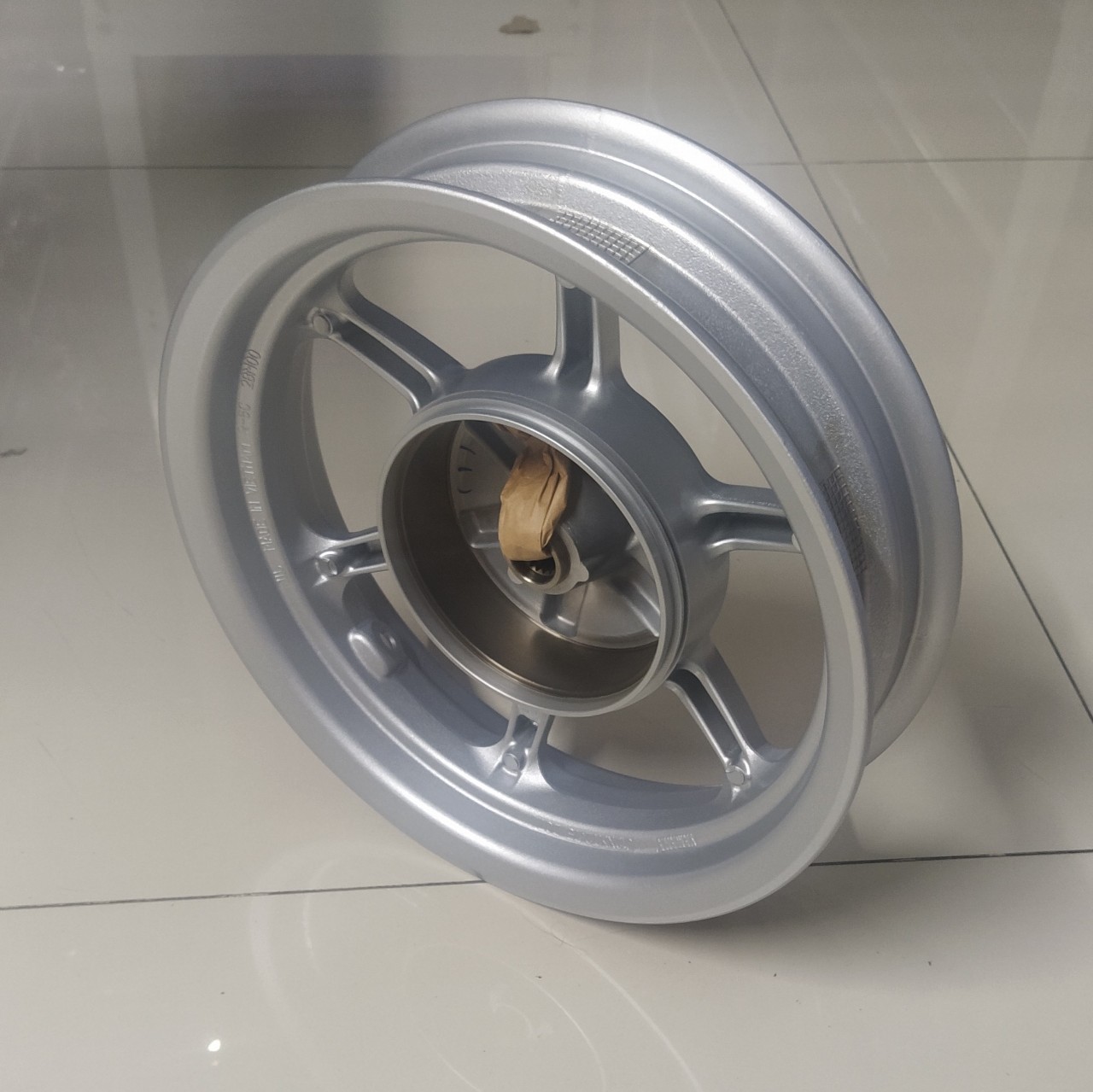 Mâm sau xe grande cũ màu bạc