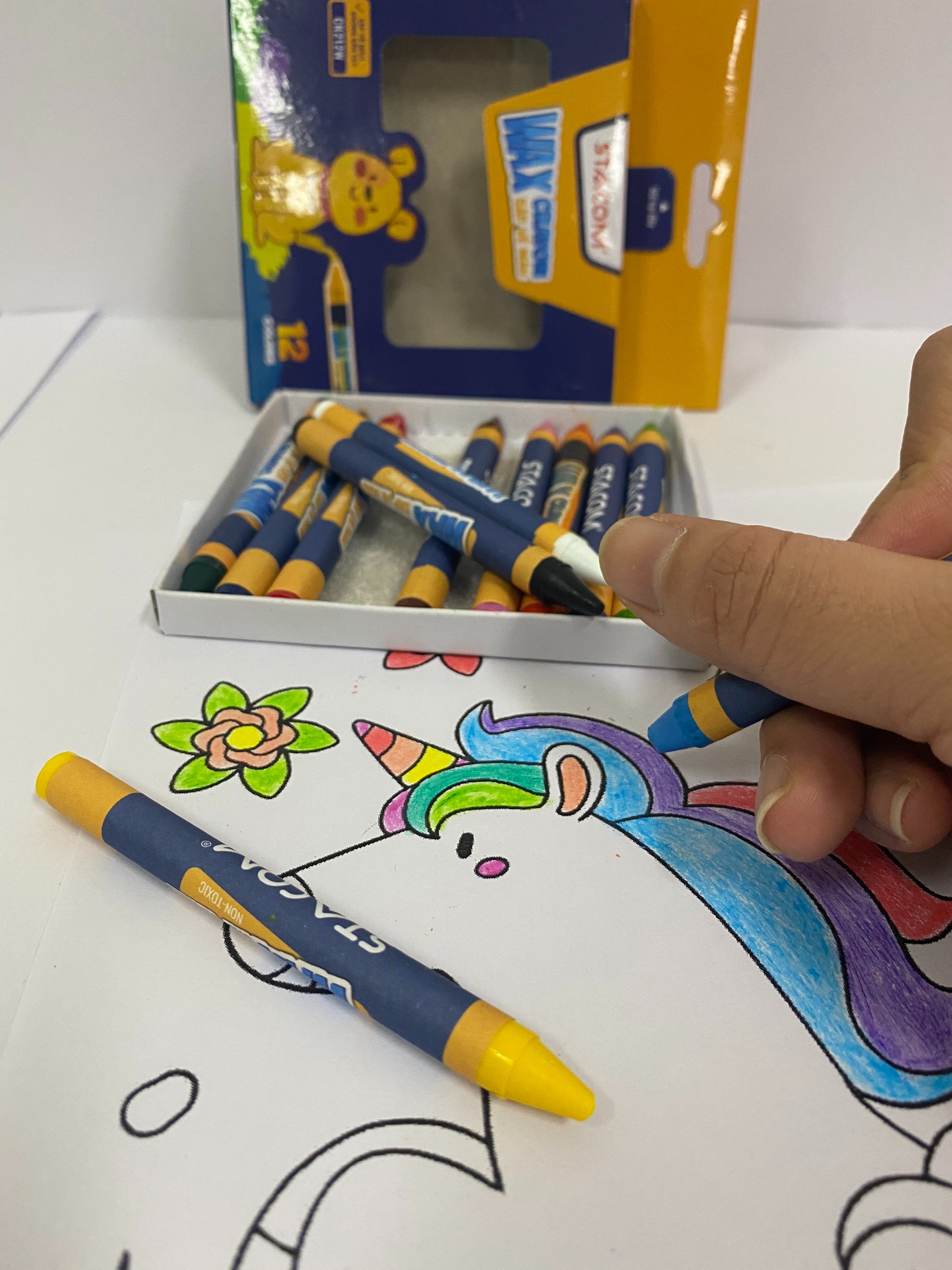 Bộ sáp vẽ 12 màu Wax Crayon Stacom CR212W