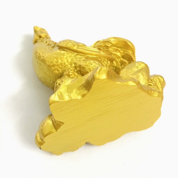 Tượng con Gà vàng, chất liệu nhựa được phủ lớp màu vàng óng bắt mắt, dùng trưng bày trong nhà, những nơi phong thủy, cầu mong may mắn, tài lộc - TMT Collection - SP005239