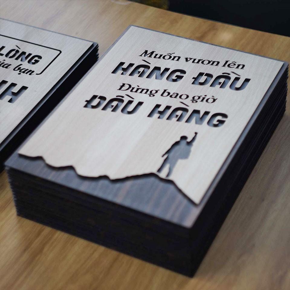 Tranh động lực trang trí văn phòng - Muốn vương lên hàng đầu đừng bao giờ đầu hàng