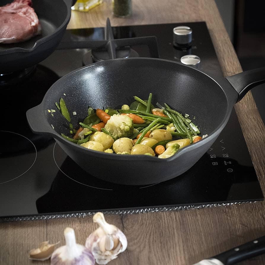 Chảo sâu lòng Tefal Robusto 28cm đúc nguyên khối Hàng chính hãng