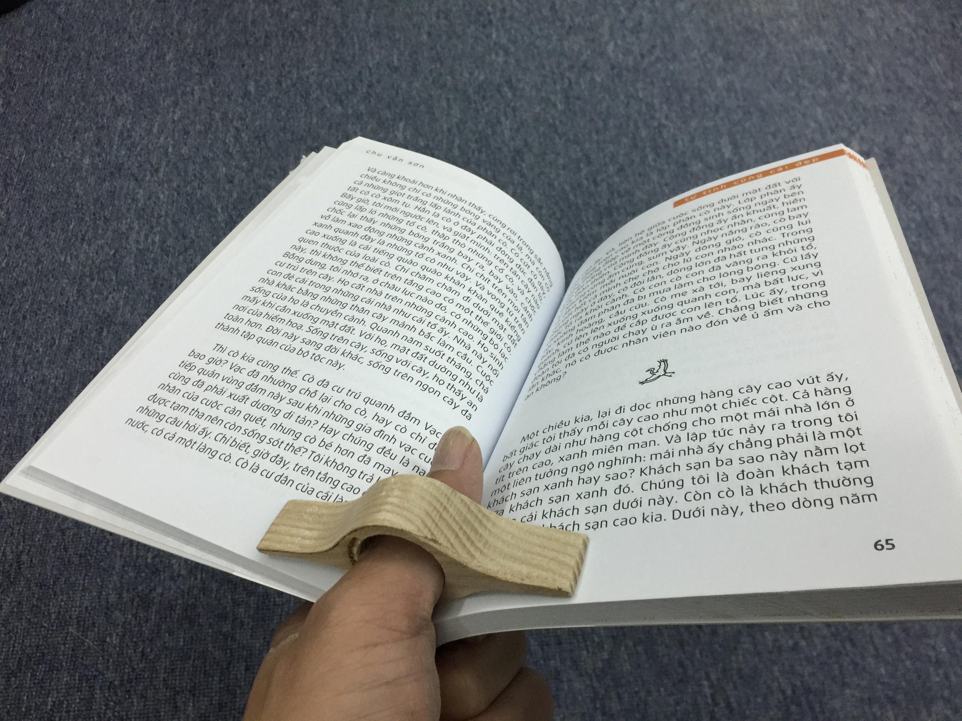 Kẹp sách xỏ ngón gỗ tự nhiên COMBO A (5 chiếc) - hình cá voi, mèo, ếch, hình la bàn (thumb book holder - whale, cat, frog and compass shape)