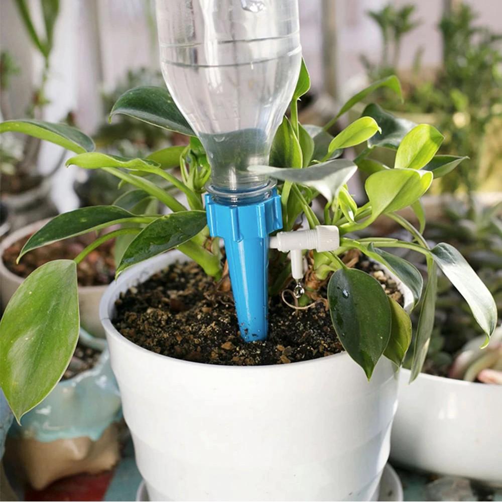 Cọc tưới nhỏ giọt gắn chai nước