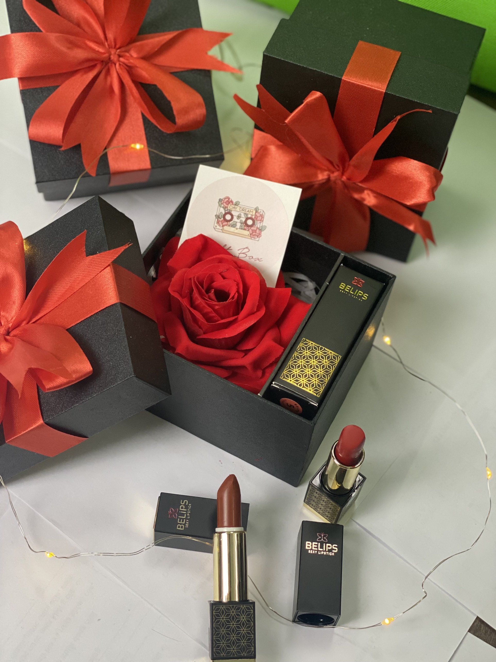 Set son quà tặng Belips hộp hoa hồng