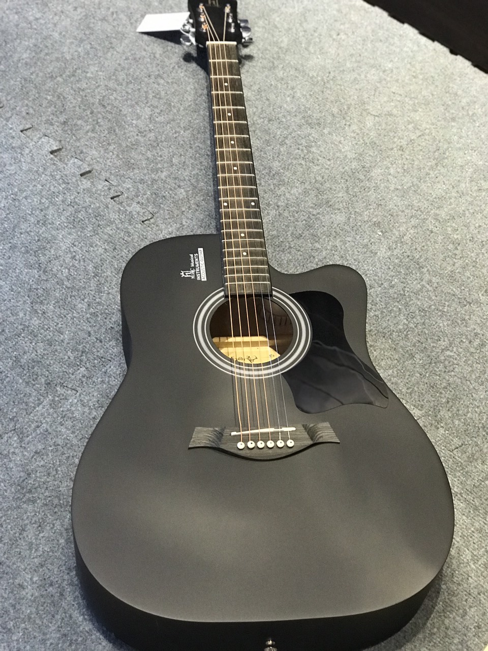 Đàn guitar acoustic giá rẻ cho người mới chơi