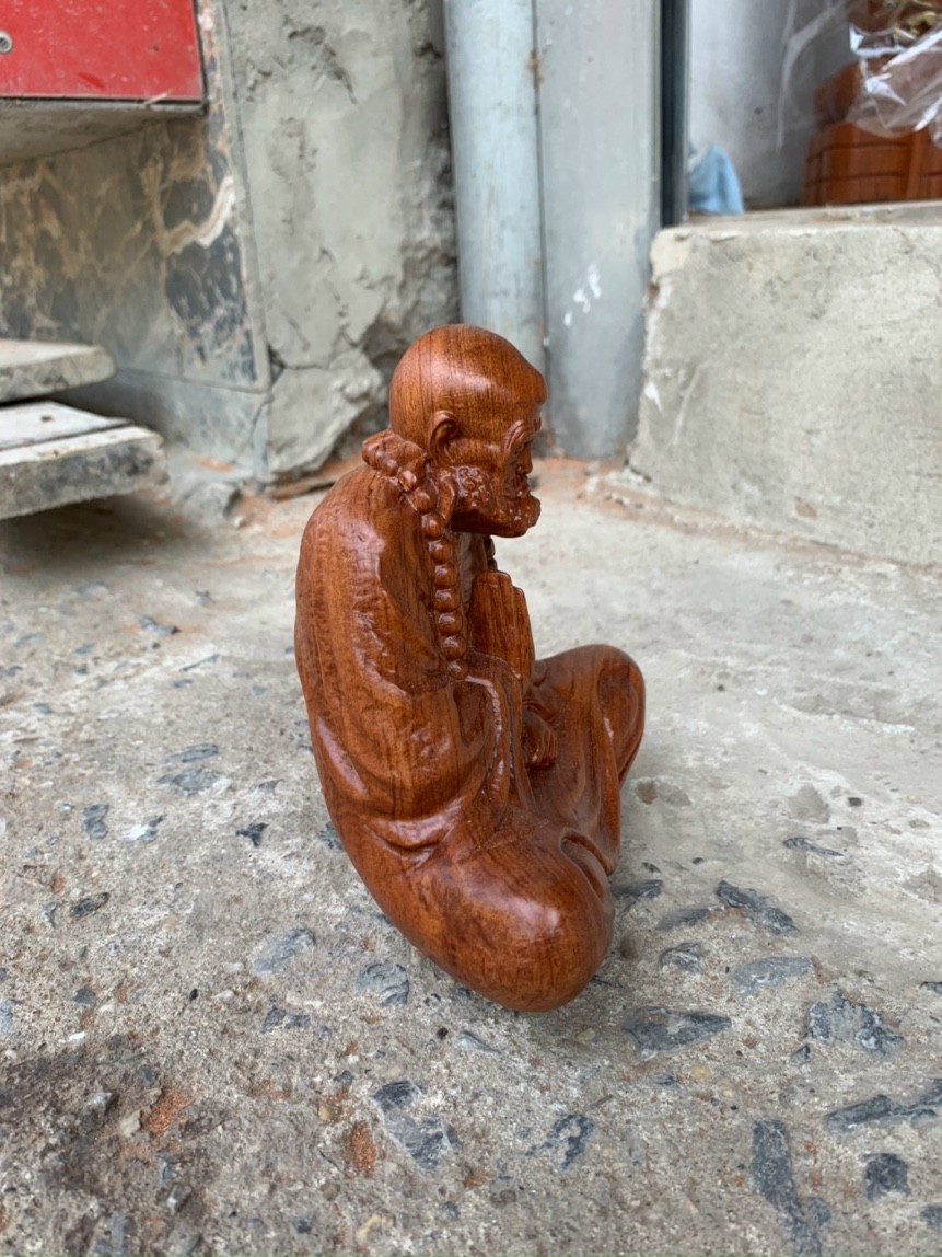 Tượng đạt ma sư tổ ngồi thiền bằng gỗ hương đá kt 20×17×11cm