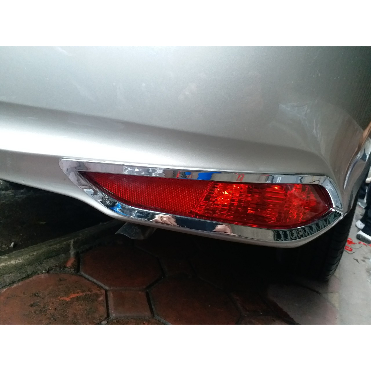 Bộ ốp viền đèn gầm sau dành cho xe Toyota Vios 2018 - 2020