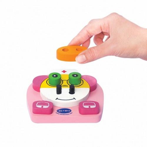 Đồ chơi gỗ Winwintoys - Xếp hình bác sĩ Heo 66242